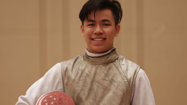 17岁击剑好手晨阳 男子个人花剑夺金牌
