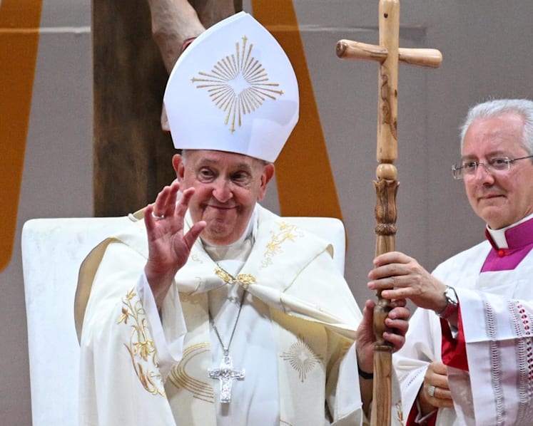 50,000 people gather at the National Stadium for papal mass