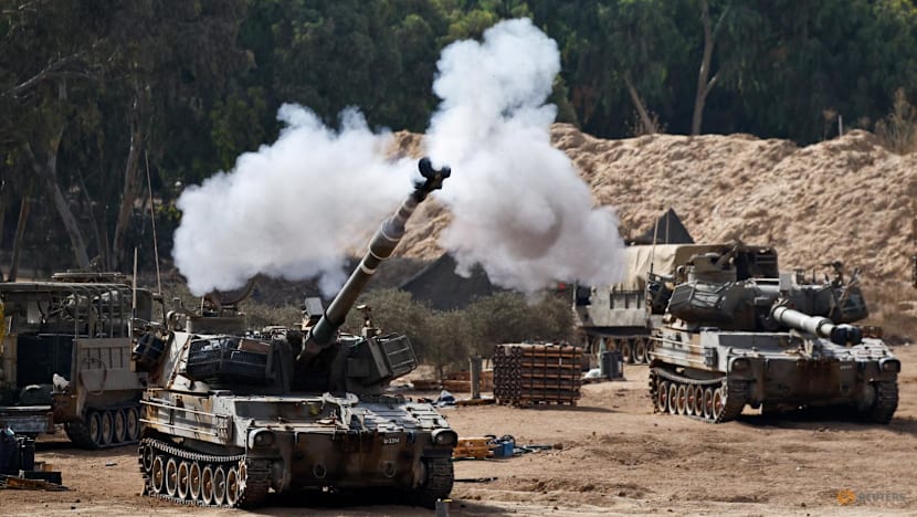 Tanks thrust deeper into Gaza, medics say many injured trapped