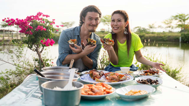 新台制作美食旅游节目，CLASS 95电台DJ Yasminne搭档周华健儿子周厚安主持！
