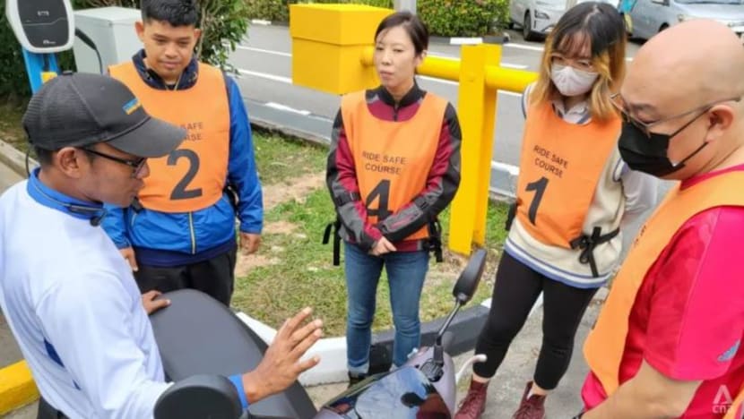 Lebih banyak motosikal elektrik di jalan raya SG tetapi wujud hambatan bagi penggunaan secara besar-besaran 