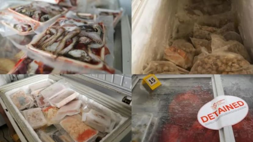 Katak beku, daging lembu & makanan laut antara 2.2 tan makanan diimport secara haram dirampas SFA Katak beku, daging lembu & makanan laut antara 2.2 tan makanan diimport secara haram dirampas SFA