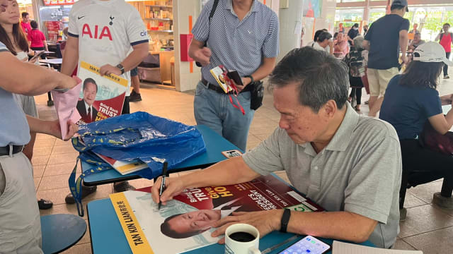 获得当局批准 陈钦亮售卖竞选海报反应佳