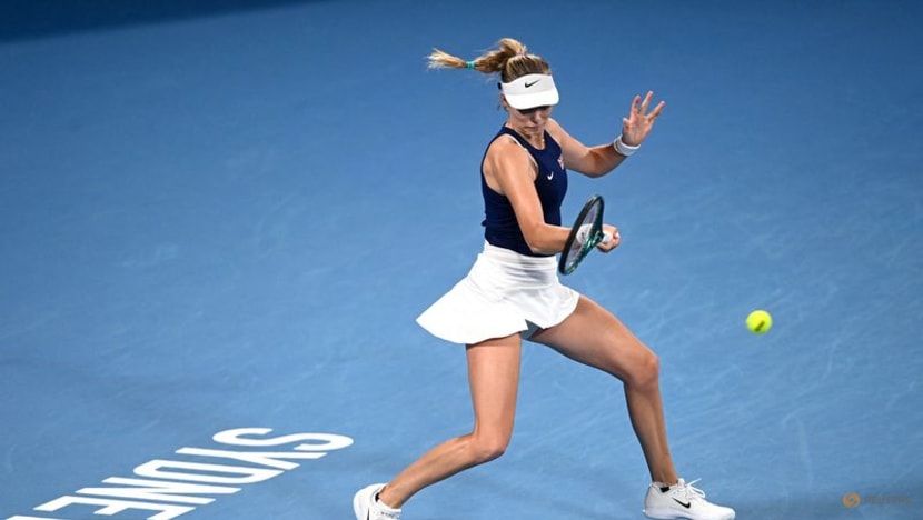 Battling Swiatek takes Poland into United Cup semis