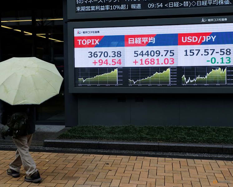 Oil prices surge as supply fears offset IEA's record stockpile release