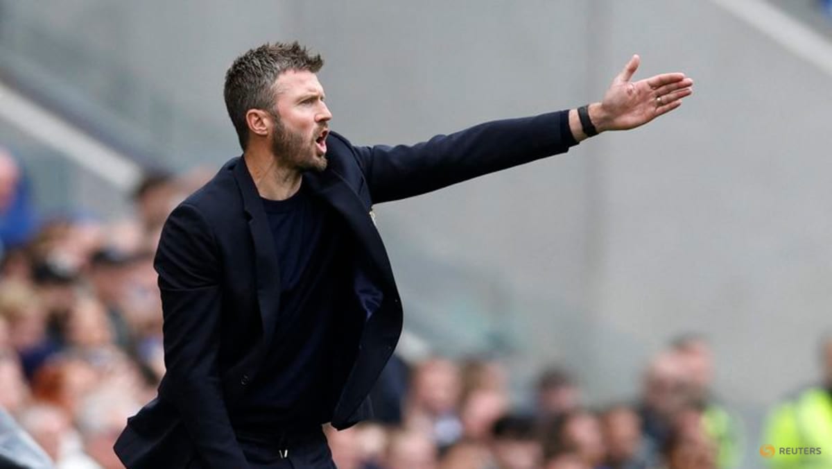 Carrick hurt by stoppage-time blow in Man United draw at Everton