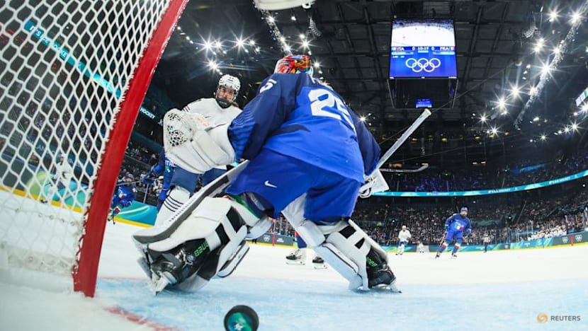 Underdog Italy earns first Olympic win as crowd supports side in arena's issue-free debut