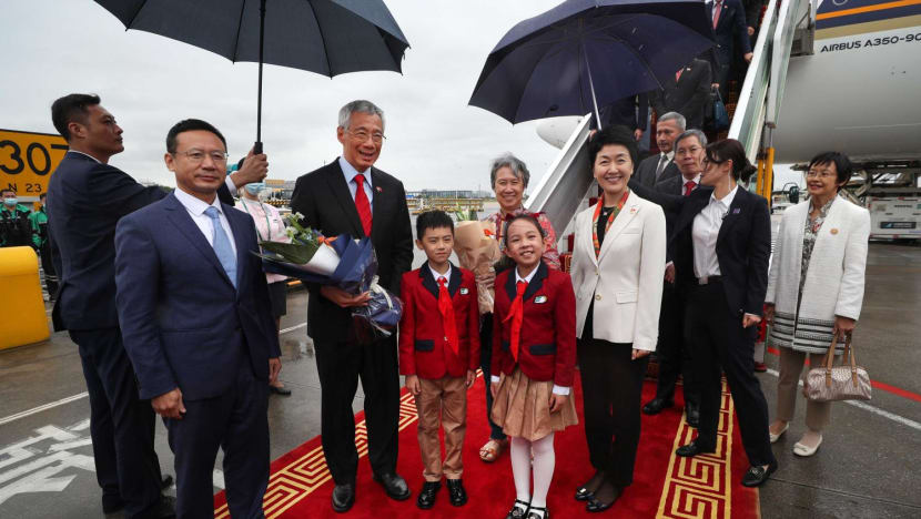Prime Minister Lee Hsien Loong arrives in Guangzhou at start of official visit to China Prime Minister Lee Hsien Loong arrives in Guangzhou at start of official visit to China