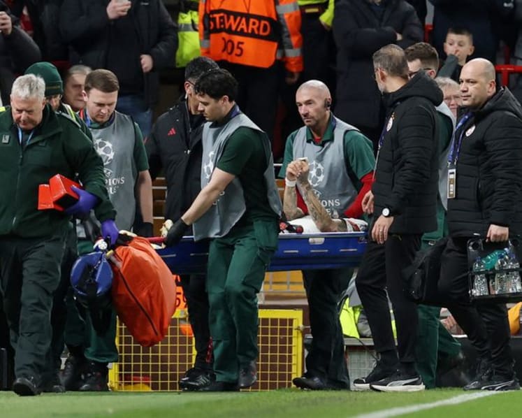 Galatasaray midfielder Lang to undergo surgery after freak thumb injury