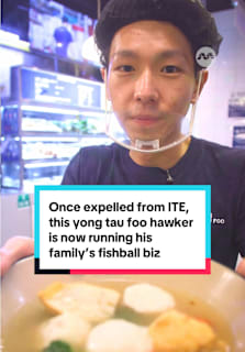 Once expelled from ITE for mixing with bad company, 27-year-old Delonix Tan has turned his life around by carrying on his family’s third-gen yong tau foo biz, which specialises in handmade yellowtail fishballs! He also recently opened a cooked food stall in Serangoon serving comforting bowls of house-made yong tau foo! #8dayseathawker #yongtaufoo #hawkerfood #tiktoksg