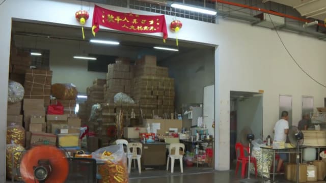 活动热潮带动桌椅布棚出租 订单比去年高出两成须增加人手