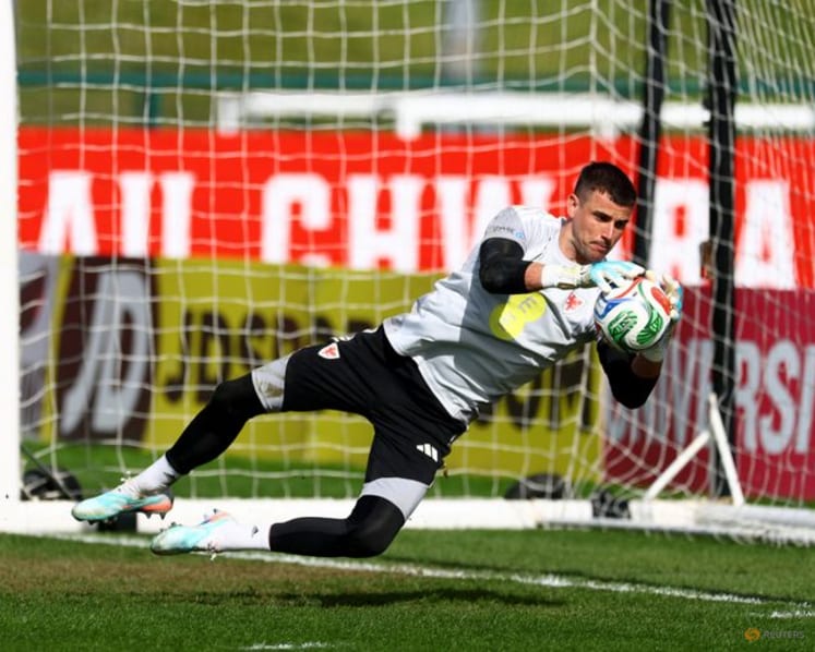 United sign goalkeeper Darlow on two-year deal