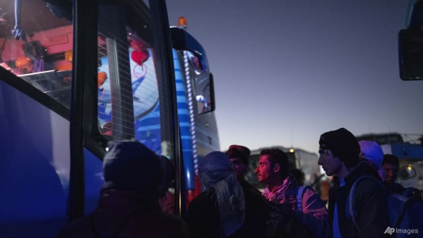 Desperation drives thousands of Afghans a day across borders Desperation drives thousands of Afghans a day across borders