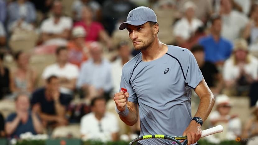 Collignon shocks Shelton to reach French Open third round