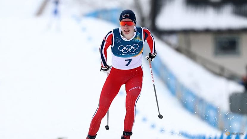 Nordic Combined-Norway's Oftebro skis from behind to first individual gold