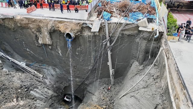 泰国曼谷路面巨坑进一步塌陷 邻近建筑结构受威胁