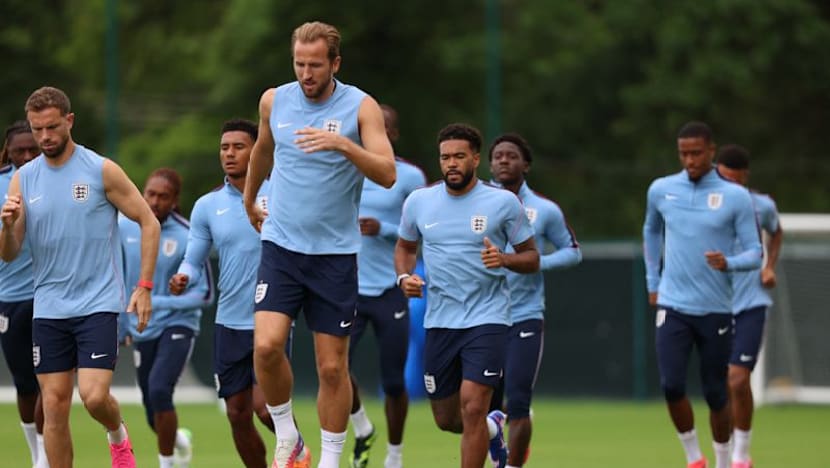 England have three lions on their shirt, we have 33 million says Ghana's Queiroz