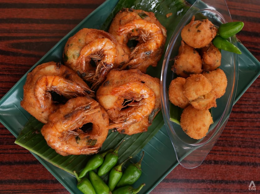 Best eats: Crispy, fluffy vadai that&rsquo;s a pasar malam favourite