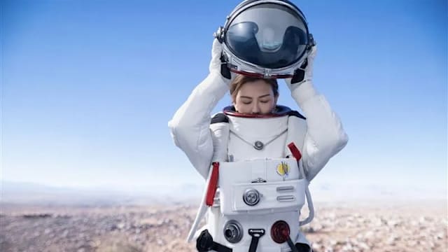 孙燕姿推出新歌《飞瀑而下》，为巡演揭开序幕