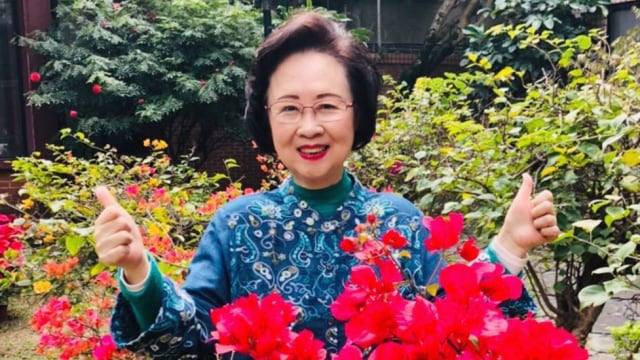 泪别的一刻　粉丝可参加琼瑶的花葬仪式
