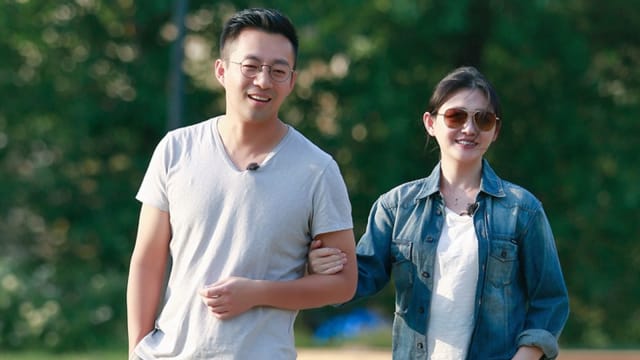 汪小菲被爆“在飞机上都快哭死了”，被发现留言告白大S：老婆我好想你！