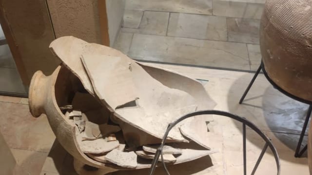 以色列男童参观博物馆 不慎砸破3500年前陶罐