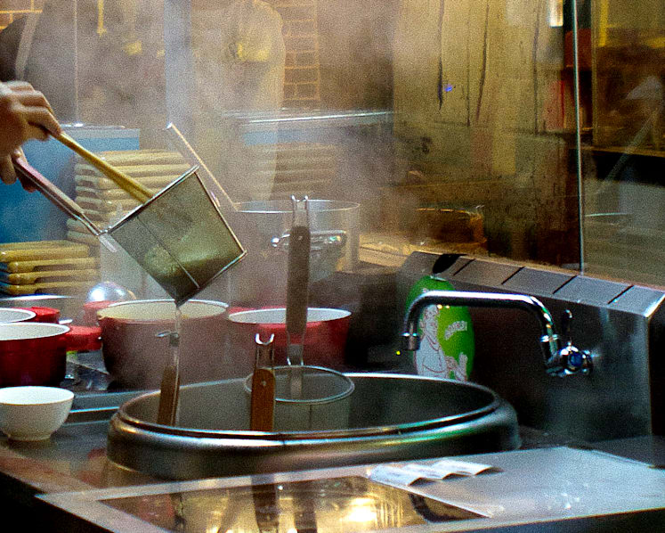 Whampoa Market hawker jailed 10 months for splashing hot water at another hawker