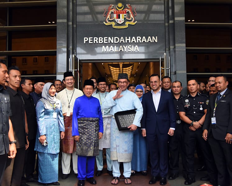 Snap Insight: With eye on state polls, Anwar’s budget focused on aid for those struggling 