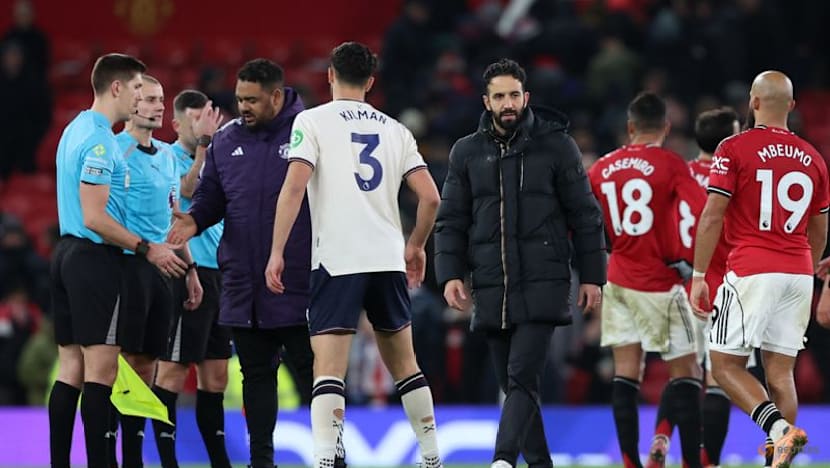 Man United held to 1-1 draw at home by struggling West Ham