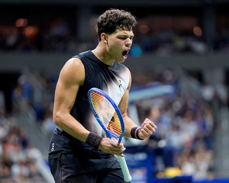 Shelton advances at US Open after shaky start against Griekspoor