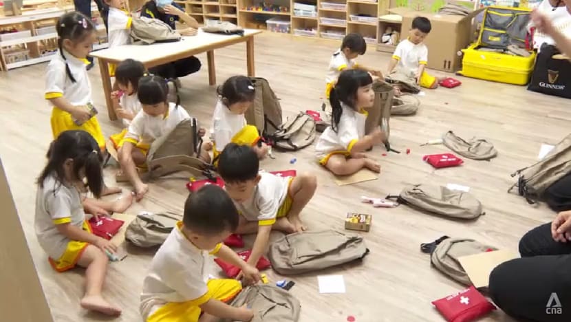 Murid prasekolah belajar sediakan kit kecemasan untuk tingkatkan daya tahan psikologi