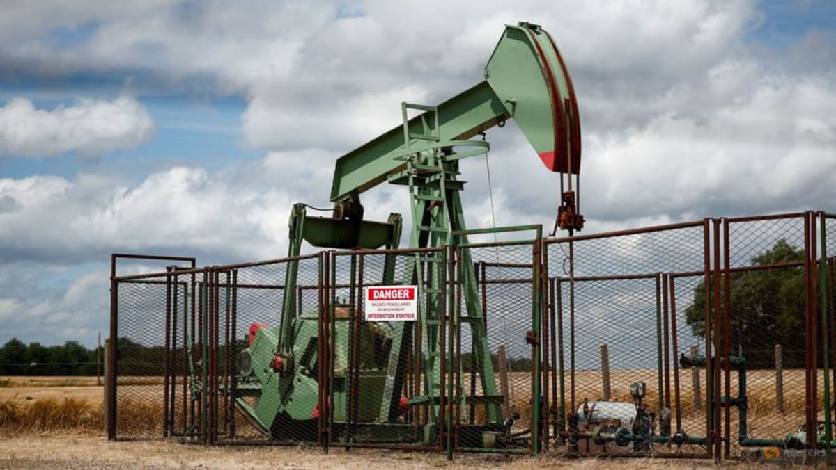 Oil edges lower as market ponders potential Russia-Ukraine peace talks