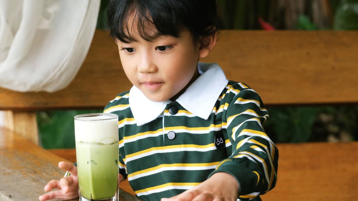 How much caffeine is there in strawberry matcha? Is it okay to let your kid enjoy these trendy drinks?