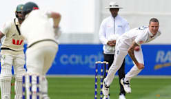 England to field in fourth Ashes test, Australia pick Richardson
