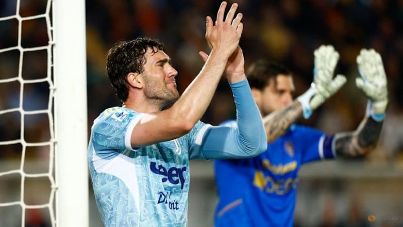 Vlahovic strikes after 10 seconds as Juve climb to third with Lecce win