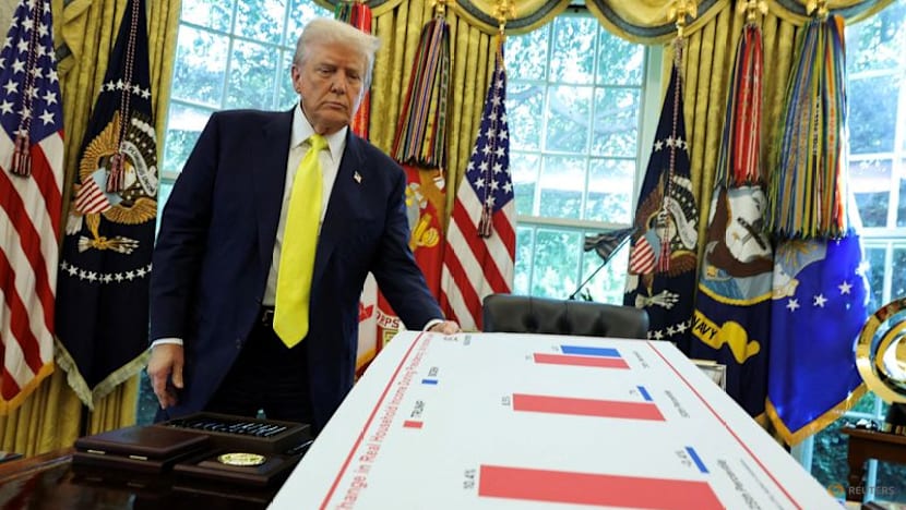 US private sector lost 32,000 jobs last month in surprise drop