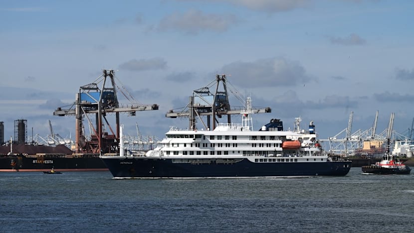 Hantavirus-hit cruise ship steams towards Rotterdam at voyage end