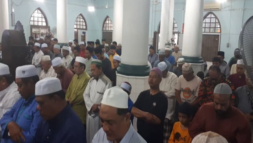 Ratusan di M'sia dirikan solat hajat untuk pencarian remaja Ireland yang hilang