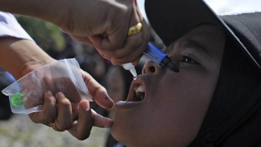 Kempen vaksinasi dilancar setelah polio kembali merebak di Indonesia Kempen vaksinasi dilancar setelah polio kembali merebak di Indonesia