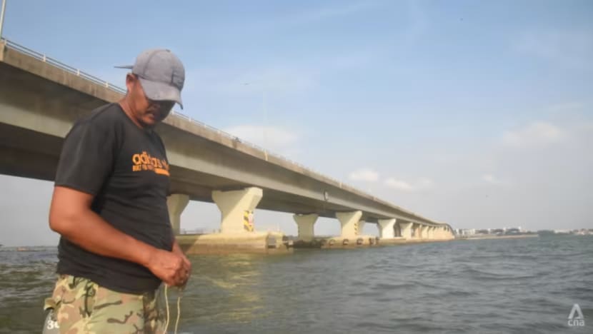  "Tidak sengaja": Enjin rosak, arus kuat antara sebab nelayan Johor termasuk perairan SG