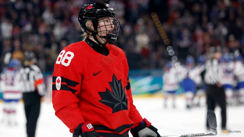 Ice hockey-US wallop Canada, Finland beat Swiss, Germany edge Italy and Sweden stay perfect