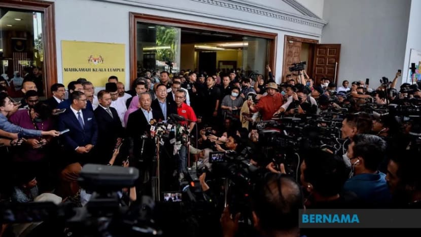 Muhyiddin minta penyokong bertenang, patuh kepada undang-undang Muhyiddin minta penyokong bertenang, patuh kepada undang-undang