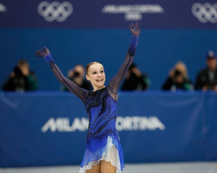 Figure Skating-Crowd lift helps Israel's Seniuk qualify for free skate