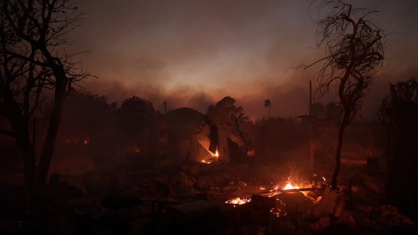 Kebakaran besar di Los Angeles: Lapangan terbang, destinasi pelancongan terjejas