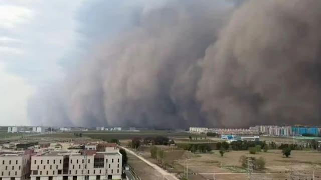 “有点像世界末日” 强对流天气与沙尘暴袭击哈尔滨 
