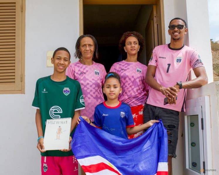 Heroic Cape Verde keeper Vozinha to be reunited with mum at World Cup after visa issue