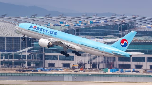 大韩航空新规定 降落前40分钟停止机舱服务