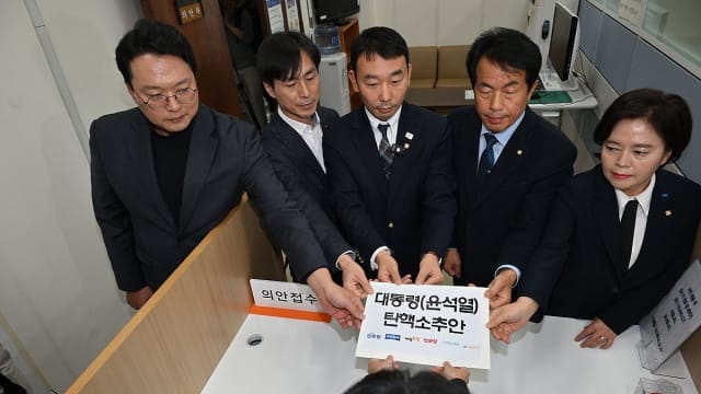 韩执政党至少八议员支持弹劾 弹劾案有望通过