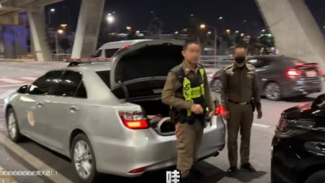 中国网红称雇警车接机送酒店  泰警开档调查