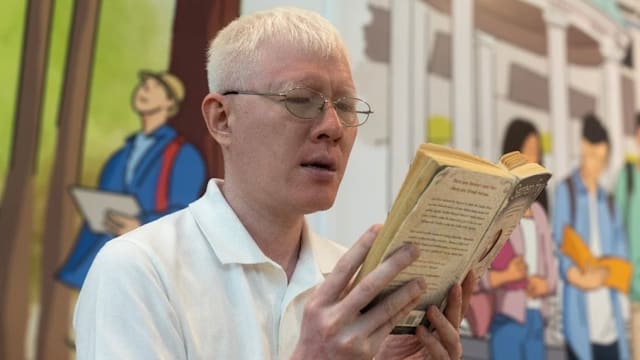 李资政长子罕见受访：愿人们看到真实的我 而非我的名字